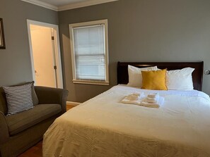 1 bedroom, individually decorated, individually furnished, desk - Miller Apartments (South San Francisco)