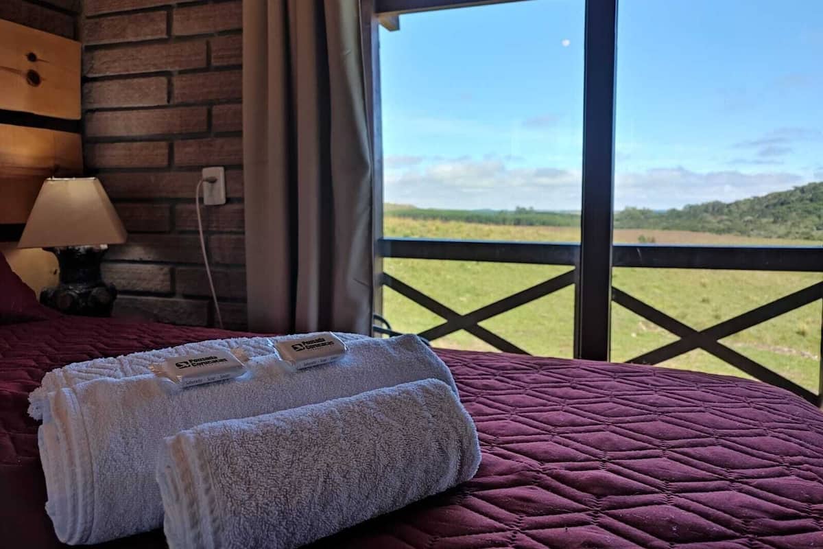 Cabaña familiar | Ropa de cama de alta calidad, minibar y decoración personalizada