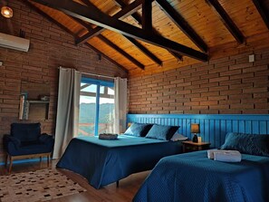 Romantisk hytte | Sengetøy av topp kvalitet, minibar og individuelt dekorert