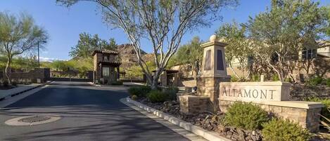 المنطقة المحيطة بالمنشأة