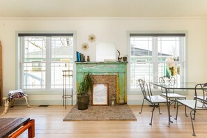 Dining - 3 Bed 3 Ba Screenporch/Sunset Lake Views (LaPorte, Indiana, US)
