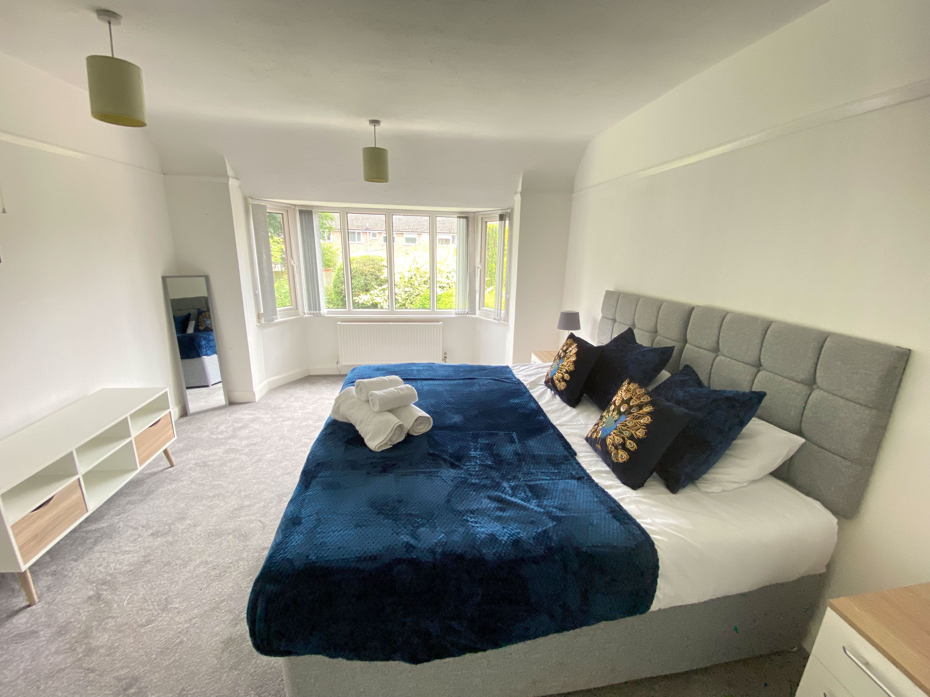 5 habitaciones, tabla de planchar con plancha y wifi gratis 