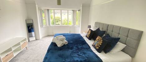 5 slaapkamers, een strijkplank/strijkijzer, gratis wifi, beddengoed