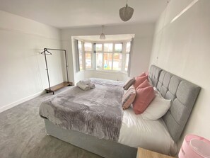 5 slaapkamers, een strijkplank/strijkijzer, gratis wifi, beddengoed