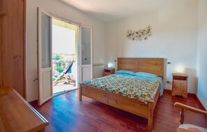 4 Schlafzimmer, Reisekinderbett
