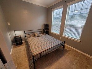 Room - Furnished room stay with queen bed (Houston)