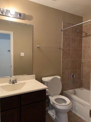 Bathroom - Furnished room stay with queen bed (Houston)