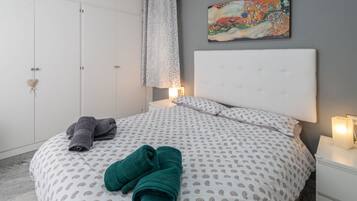 2 bedrooms, iron/ironing board, WiFi, bed sheets