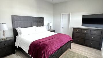 3 bedrooms, iron/ironing board, free WiFi, bed sheets