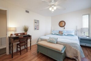 2 bedrooms, desk, WiFi, bed sheets