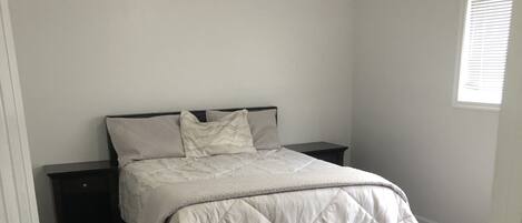 1 habitación, tabla de planchar con plancha, wifi y ropa de cama