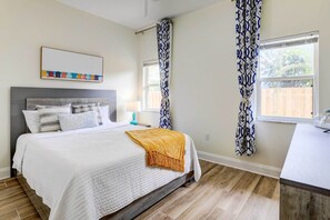 3 slaapkamers, een strijkplank/strijkijzer, internet, beddengoed