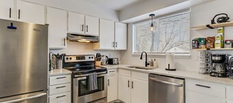 Amazing Location! Cozy, charming, 4 Bedroom home in SLC, Near Major Ski Resorts