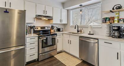 Amazing Location! Cozy, charming, 4 Bedroom home in SLC, Near Major Ski Resorts