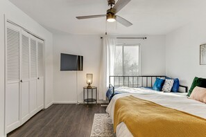 4 Schlafzimmer, Betten mit Memory-Foam-Matratzen, Bügeleisen/Bügelbrett