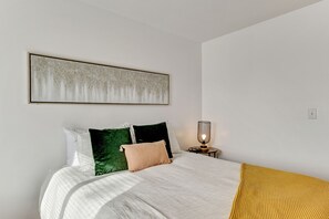 4 Schlafzimmer, Betten mit Memory-Foam-Matratzen, Bügeleisen/Bügelbrett