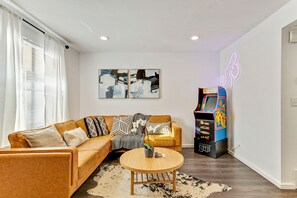 Smart TV, video games