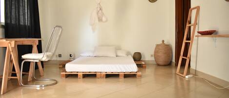 1 bedroom, bed sheets