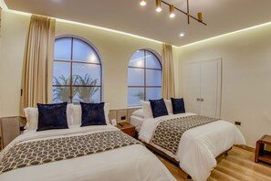 Family Double Room, 2 Double Beds | Premium bedding, down duvets, pillow-top beds, individually decorated - Wanderlot- Hotel Plaza Central (Riobamba)