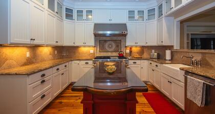 Misty Lane: Lowcountry Paradise Near Beach & State Park; Game Room; Cable/WiFi