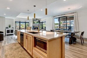 Interior - Luxury Condo 2208 I Private Hot Tub I AC I Great Views I Best Price I Discounted Attractions (Winter Park)