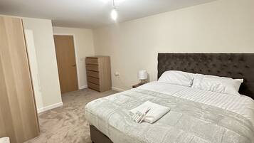 2 bedrooms, in-room safe, iron/ironing board, free WiFi