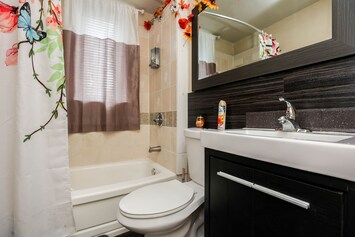 Hummingbirds bathroom with shower and tub 