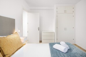 1 slaapkamer, een kluis op de kamer, een strijkplank/strijkijzer