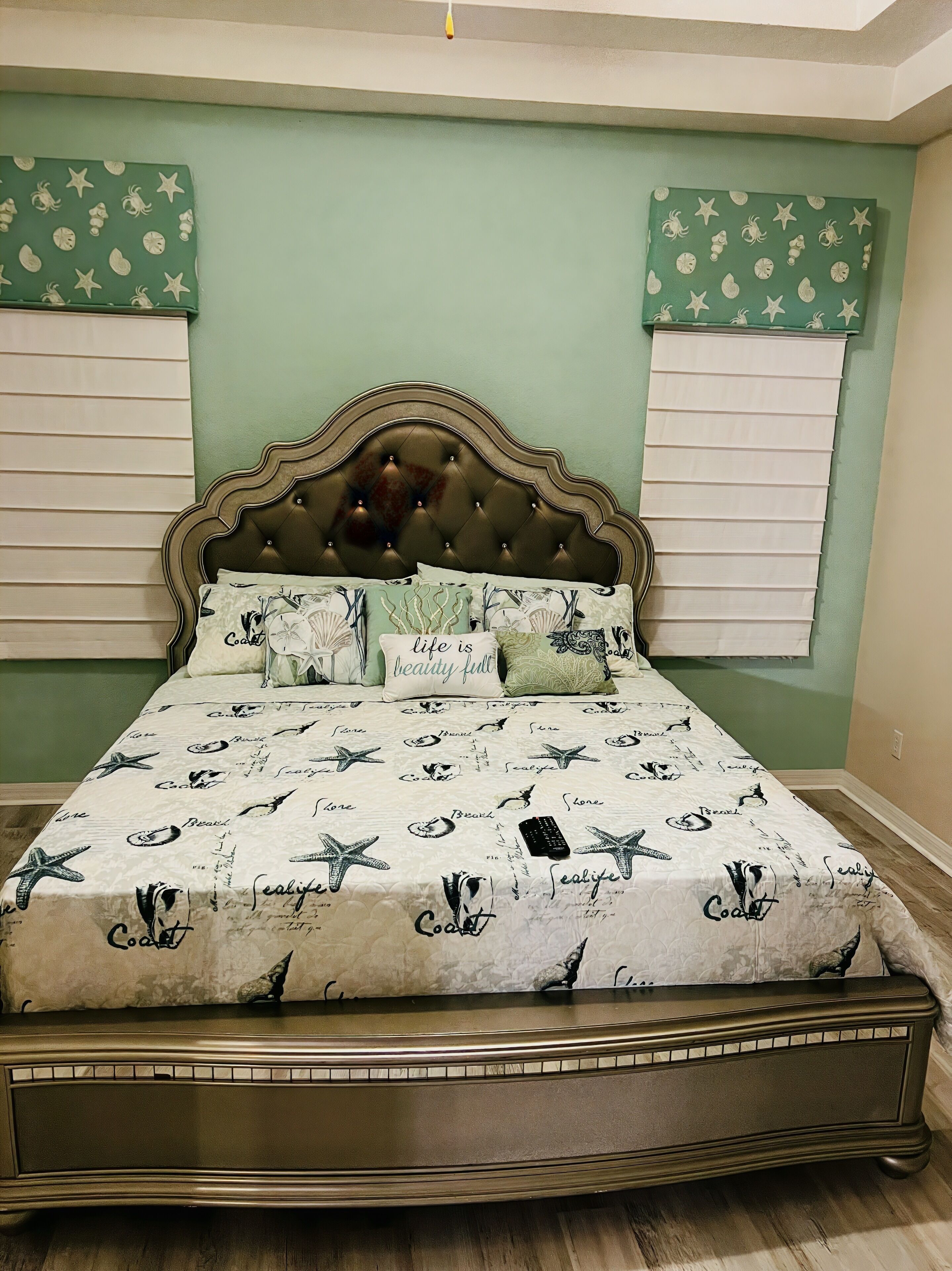 4 bedrooms, desk, iron/ironing board, free WiFi