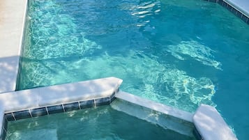 室外游泳池,恒温泳池