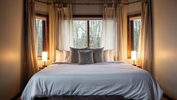 5 chambres, bureau, fer et planche à repasser, lit parapluie