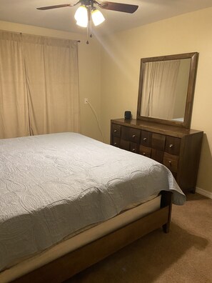 4 bedrooms, iron/ironing board, free WiFi, bed sheets
