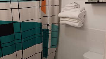Family Double Room, 1 Bedroom | Bathroom | Hair dryer, towels