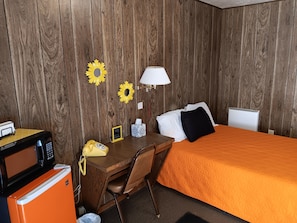Economy Single Room | Blackout curtains, iron/ironing board, free WiFi, bed sheets