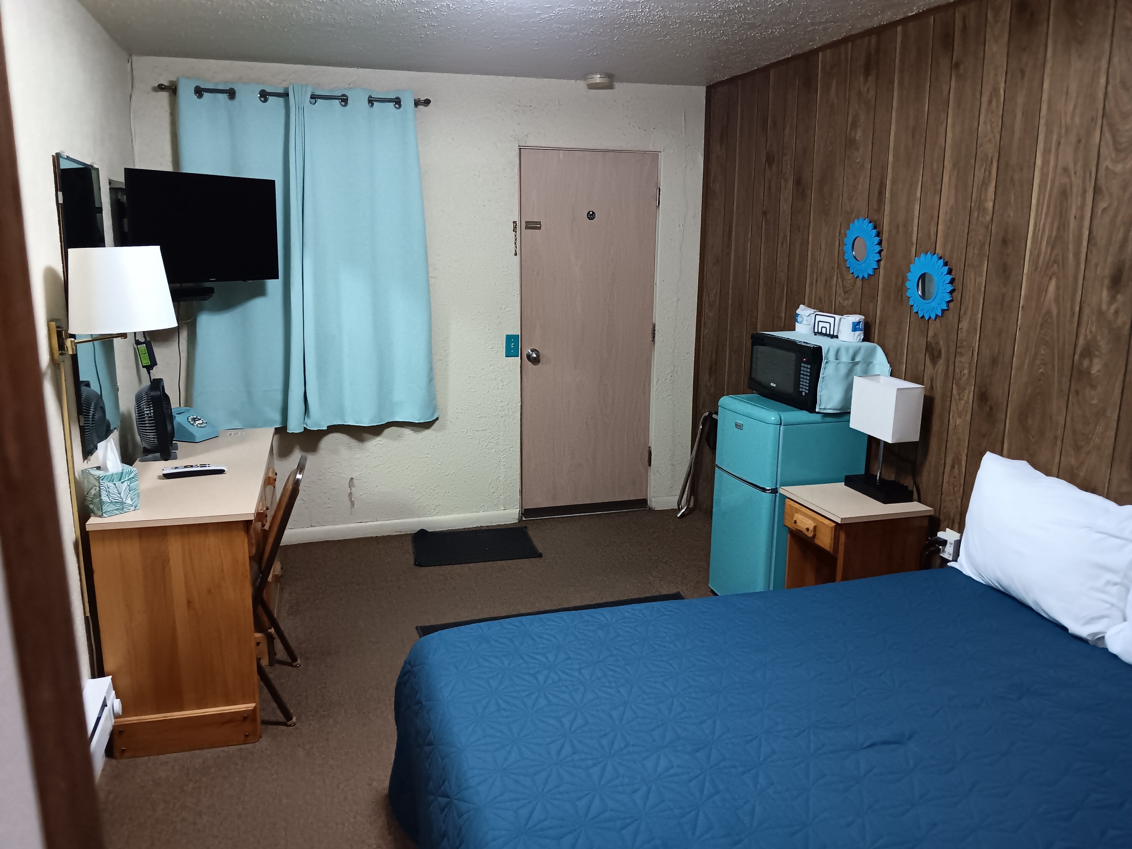 Basic Room | Individually decorated, desk, blackout drapes, iron/ironing board