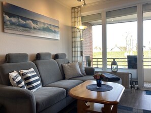 Unclassified image, 2 of 21, button - Die Ostsee zum Greifen Nah! - Haus am Deich (Dahme)