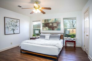 6 soverom, strykejern/-brett, wi-fi (inkludert) og sengetøy