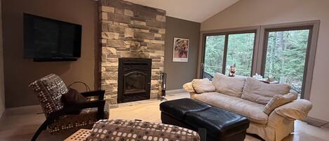 Smart TV, books, stereo