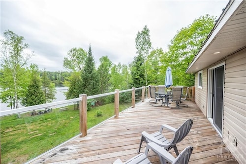 Beautiful Cozy 3 Bedroom Cottage on the Lake