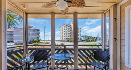 Pet Friendly Ocean View Cottage - Outdoor Pool - Walk to main street