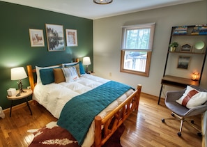 4 bedrooms, desk, iron/ironing board, travel cot