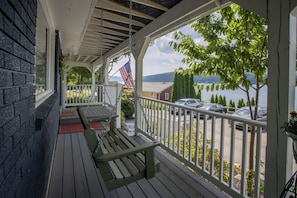 Terrace/patio - Gimme Shelter: Keuka Lake + East Side = Pure Bliss! (Hammondsport)