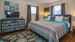 4 bedrooms, iron/ironing board, internet, bed sheets