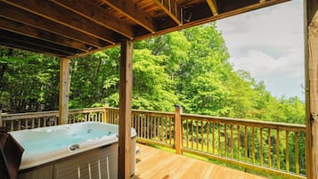 Bañera de hidromasaje al aire libre
