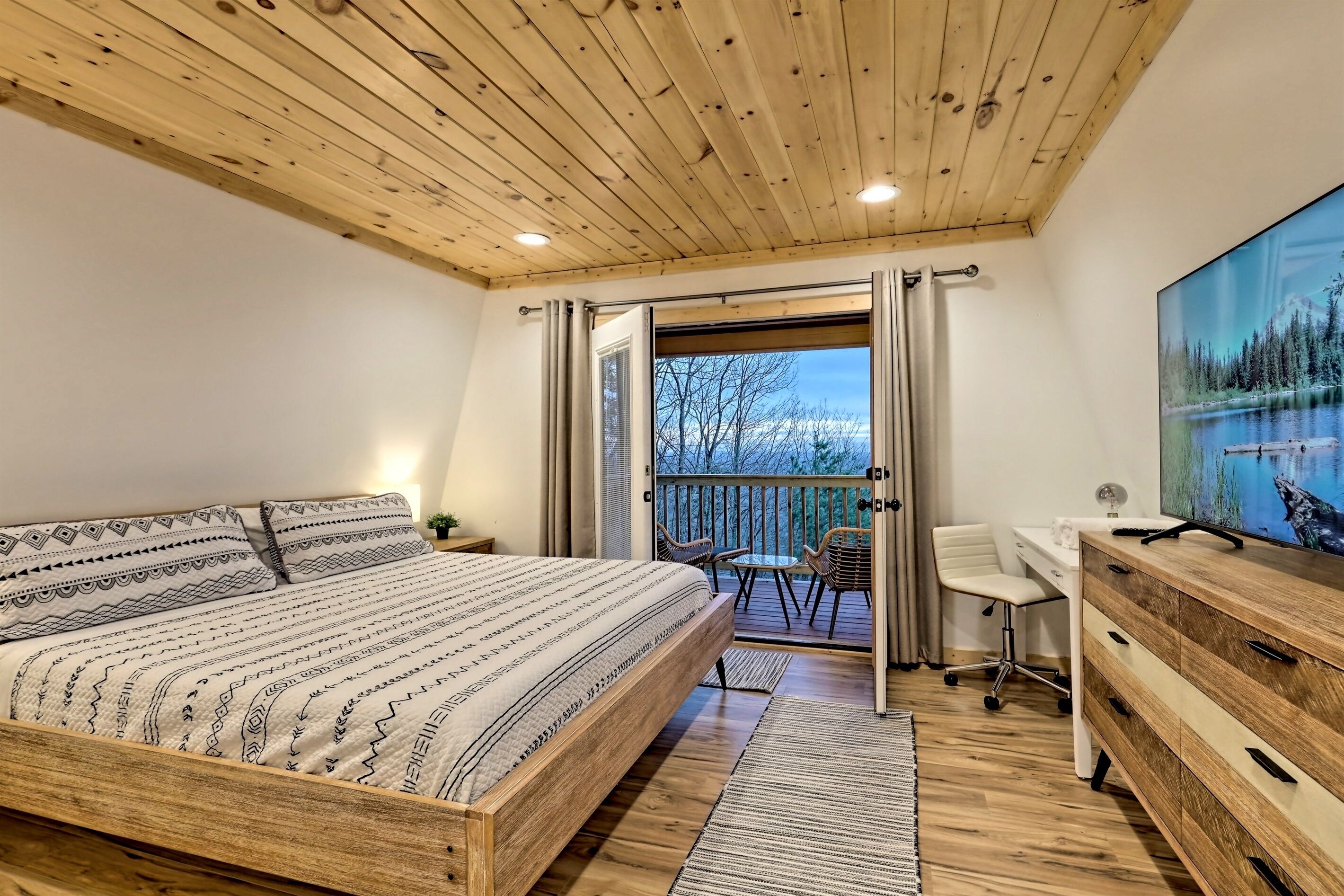 3 chambres, bureau, fer et planche à repasser, lit parapluie