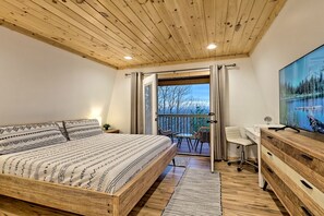 3 bedrooms, desk, iron/ironing board, travel cot