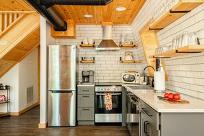 Fridge, microwave, oven, stovetop - Cozy A-Frame Cabin | 10 min to Helen (Cleveland)