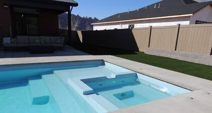 Red Rock Oasis and Private Pool Getaway!