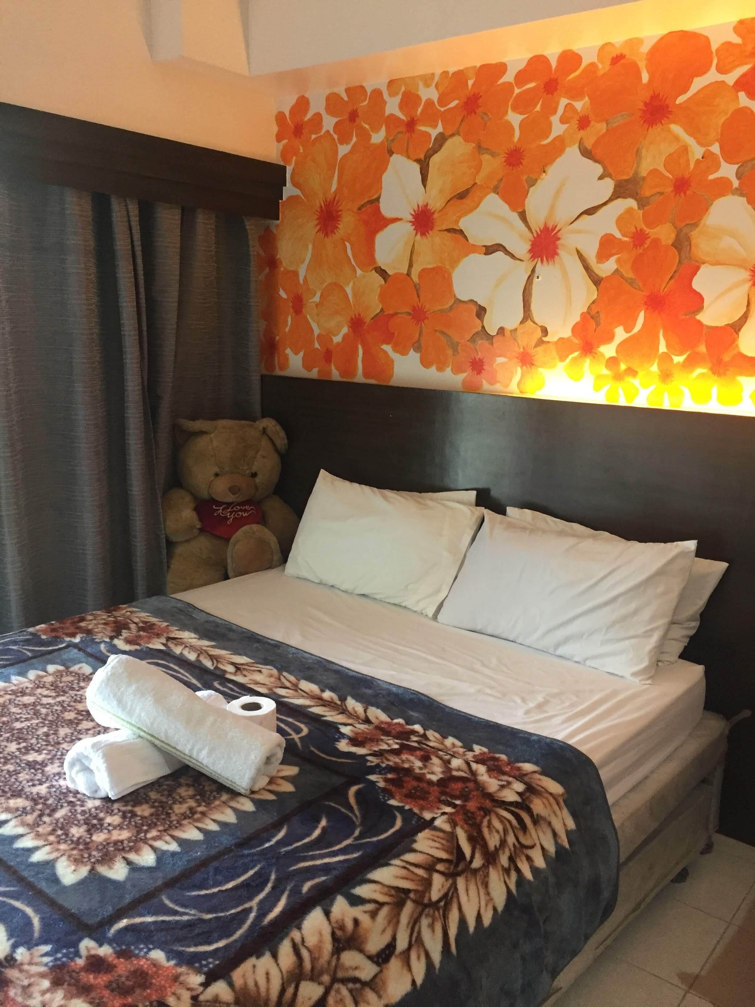 Superior Studio Suite, 1 Queen Bed | Free WiFi, bed sheets
