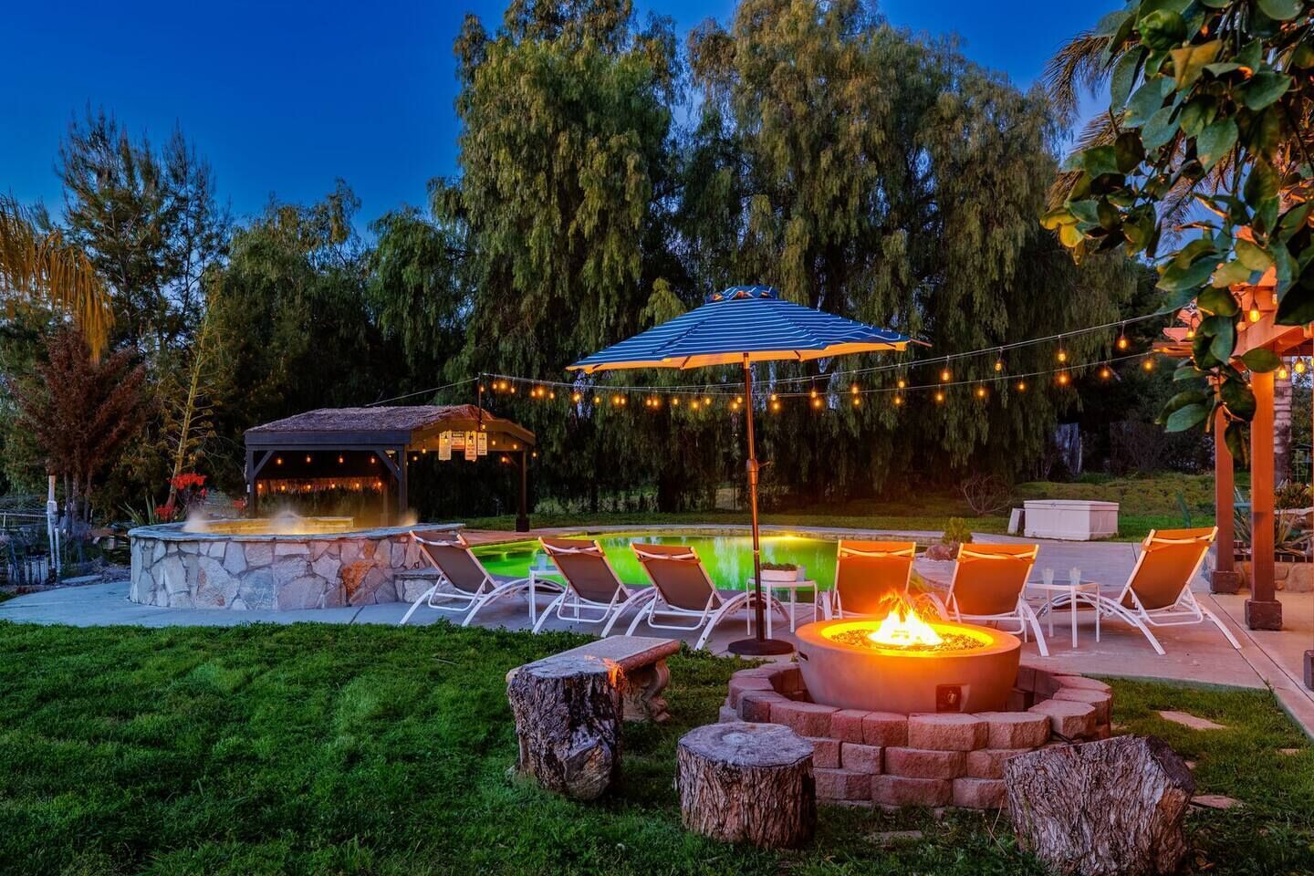 Stunning Property - LRG Kitchen,Pool,Spa,Fire Pit!
